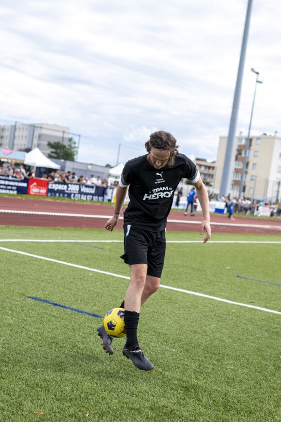 Exclusif - Paul de Saint Sernin - Exclusif - Match de rentrée de la Team des Héros à Vesoul au profit des associations "Le Sourire d'Elias" et "Nous Aussi" le 8 septembre 2024. La Team des " Héros ", composée d'anciennes stars du football et d'influenceurs, a rencontré, hier au stade René-Hologne à Vesoul, une équipe du Racing club Vesoul pour soutenir Elias, un enfant malade. Ce match caritatif devant 1 500 spectateurs s'est soldé par une victoire (5-4) des " Héros. " © Pierre Perusseau/Bestimage 