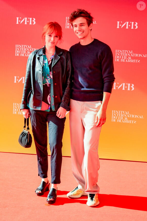 La jolie rousse est à retrouver ce soir sur "TF1" dans "Cat's Eye's"
Claire Romain et Thomas Da Costa sur le tapis rouge du photocall de la première du film "Une année difficile" lors du 1er Festival International du Film de Biarritz "Nouvelles vagues" à Biarritz, France, le 30 juin 2023. © Christophe de Prada/Bestimage 