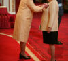 En 2007, elle est nommée Officier de l'Ordre de l'Empire britannique (OBE) par la reine Elizabeth II. 
Barbara Taylor Bradford qui reçoit l'OBE de la part de la reine Elizabeth II à Buckingham Palace.