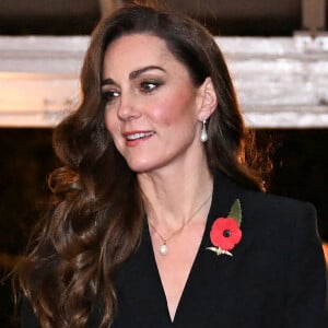 Ayant annoncé la fin de sa chimiothérapie en septembre, la princesse de Galles reprend progressivement ses activités officielles.
Catherine Kate Middleton, princesse de Galles - La famille royale du Royaume Uni assiste au Festival du souvenir (Festival of Remembrance) au Royal Albert Hall, Londres le 9 novembre 2024. © Chris Ratcliffe / Pool / Julien Burton via Bestimage 