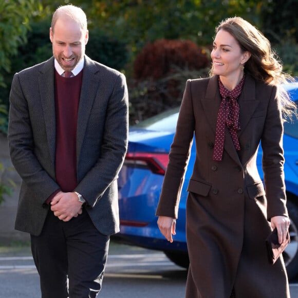 Toutefois, Kate Middleton ne prendra pas part à l'ensemble des événements prévus lors de leur visite.
Le prince William, prince de Galles, et Catherine (Kate) Middleton, princesse de Galles, visitent le centre communautaire de Southport pour rencontrer les familles des personnes prises dans l'attaque au couteau de Southport plus tôt cette année, à Southport, Merseyside, Royaume-Uni, le 10 octobre 2024. © Danny Lawson/WPA-Pool/Bestimage 