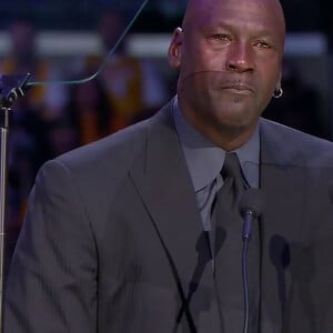 Michael Jordan, ému aux larmes, rend hommage à Kobe Bryant au Staples Center de Los Angeles, le 24 février 2020. La star de basket est décédée dans un accident d'hélicoptère, le 26 janvier 2020 à Calabasas, aux côtés de sa fille de 13 ans, Gianna, et de sept autres personnes. 