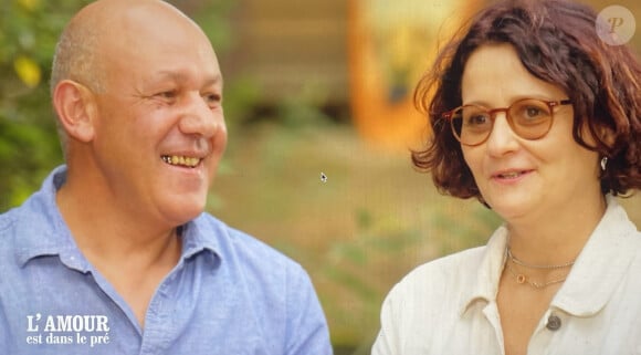 Et les tourtereaux filent encore aujourd'hui le parfait amour.
Renaud et Anne au bilan de "L'amour est dans le pré". M6