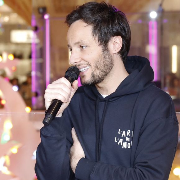 De rares confidences
Vianney lors de l'inauguration du 130ème Noël aux Galeries Lafayette, et des illuminations des vitrines, à Paris. Le 14 novembre 2024 © Marc Ausset-Lacroix / Bestimage 