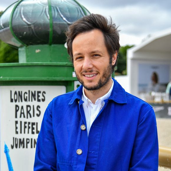 Lors d'une interview pour "Gala"
Le chanteur Vianney à la reconnaissance du prix Barnes lors de la 10ème édition du "Longines Paris Eiffel Jumping" à la Plaine de Jeux de Bagatelle à Paris, France, le 22 juin 2024. © Perusseau-Veeren/Bestimage 