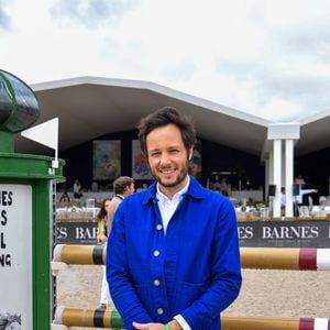 Le chanteur Vianney à la reconnaissance du prix Barnes lors de la 10ème édition du "Longines Paris Eiffel Jumping" à la Plaine de Jeux de Bagatelle à Paris, France, le 22 juin 2024. © Perusseau-Veeren/Bestimage 