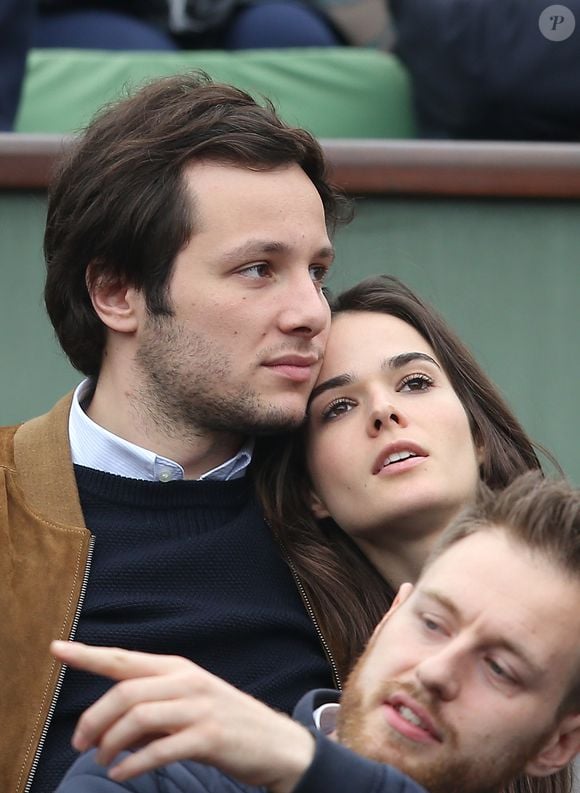 Vianney et sa compagne Catherine Robert qui est sa violoncelliste, dans les tribunes de la finale homme des internationaux de France de Roland Garros à Paris. © Moreau-Jacovides / Bestimage