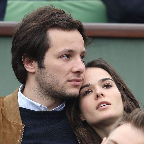 Vianney et sa compagne Catherine Robert qui est sa violoncelliste, dans les tribunes de la finale homme des internationaux de France de Roland Garros à Paris. © Moreau-Jacovides / Bestimage