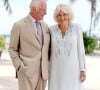 Après l'annonce du cancer de Charles III en février dernier qui a dû être un choc, voilà qu'elle doit, elle-même, faire face à des soucis de santé. 
Le roi Charles III d'Angleterre et Camilla Parker Bowles, reine consort d'Angleterre, lors d'une visite sur une plage d'Apia, aux Samoa, le 24 octobre 2024. © Alpha Press/Bestimage