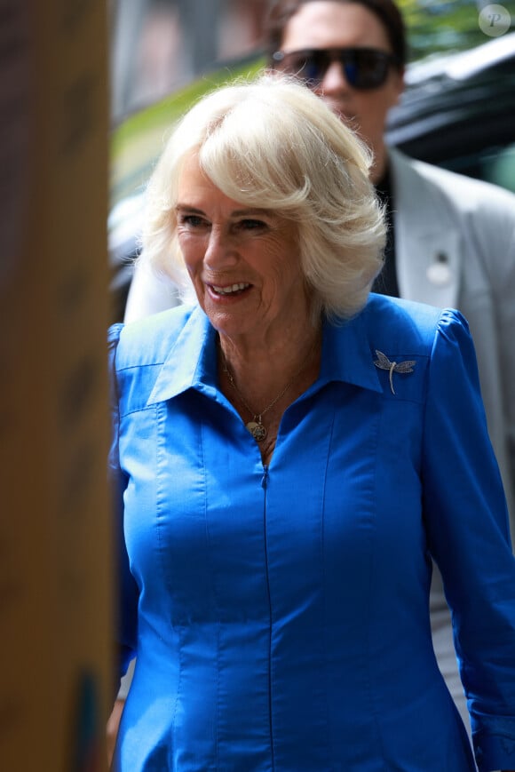 La guérison devrait être rapide mais le fait que Camilla Parker Bowles ait été une grande fumeuse n'aide pas…
Camilla Parker Bowles, reine consort d'Angleterre, visite le Refettorio OzHarvest à Sydney, le 22 octobre 2024. C'est le fruit d'une collaboration à impact social entre les principales organisations de sauvetage alimentaire OzHarvest (fondée en Australie) et Food for Soul (fondée en Italie). En tant que marraine d'UKHarvest, la Reine marquera le 20e anniversaire d'OzHarvest et entendra son fondateur et ses bénévoles parler de l'histoire et du succès du concept Refettorio.