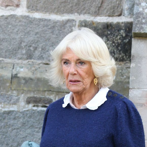 Camilla Parker-Bowles, reine consort d'Angleterre au Braemar Literary Festival où son fils Tom Parker-Bowles a fait une lecture