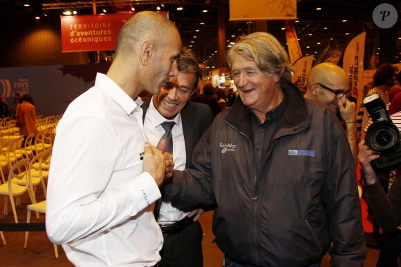 Avant de plier bagage
Stéphane Mifsud (cinq fois champion du monde d'apnée) et Olivier de Kersauson lors de l'inauguration du 55ème Salon Nautique porte de Versailles à Paris le 4 décembre 2015. 