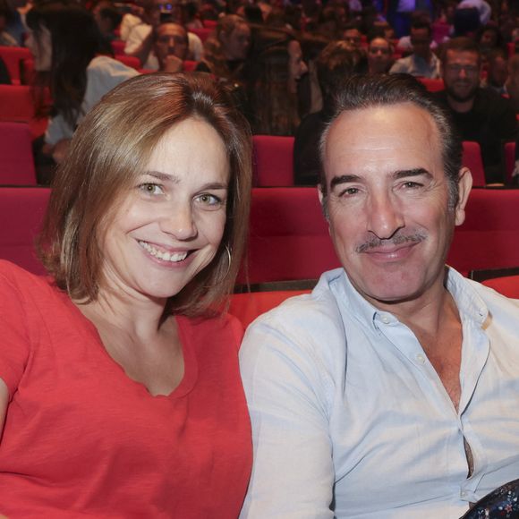 Nathalie Péchalat et Jean Dujardin séparés par leurs agendas
 
Exclusif - Nathalie Pechalat et son mari Jean Dujardin - People à la représentation exceptionnelle du spectacle musical "Sur la route Enchantée" de Chantal Goya au Palais des Congrès de la Porte Maillot à Paris - © Jack Tribeca / Bestimage