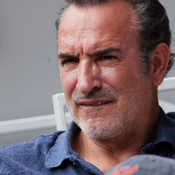 Une cérémonie va avoir lieu et Jean Dujardin va recevoir la Médaille de Reconnaissance de la Ville de Bruxelles
 
Jean Dujardin et sa femme Nathalie Péchalat - Célébrités en tribunes des Internationaux de France de tennis de Roland Garros 2023 à Paris le 11 juin 2023. © Jacovides-Moreau/Bestimage