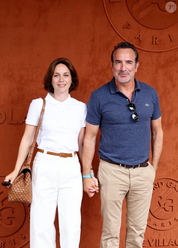 Jean Dujardin et sa femme Nathalie Péchalat au village lors des Internationaux de France de tennis de Roland Garros 2023, à Paris, France, le 11 juin 2023. © Jacovides-Moreau/Bestimage