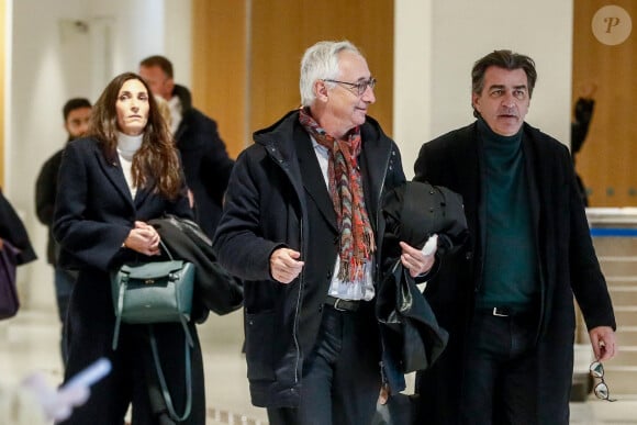 Le chef cuisinier Yannick Alléno arrive au tribunal accompagné de Laurence, son ex femme - Mort d'Antoine Alléno (fils du chef cuisinier Yannick Alléno) en 2022 : Le chauffard (Francky D.) reconnu coupable d'homicide involontaire et condamné à 7 ans de prison assorties d'un mandat de dépôt différé, au tribunal correctionnel de Paris, France, le 28 novembre 2024. Franky D., 27 ans, était accusé d'avoir percuté Antoine Alléno, en mai 2022 à Paris. Sans permis, il était ivre au volant d'une puissante Audi volée. Il a été condamné pour homicide involontaire. © Christophe Clovis/Bestimage 