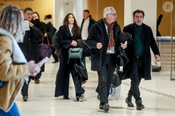 Le chef cuisinier Yannick Alléno arrive au tribunal accompagné de Laurence, son ex femme - Mort d'Antoine Alléno (fils du chef cuisinier Yannick Alléno) en 2022 : Le chauffard (Francky D.) reconnu coupable d'homicide involontaire et condamné à 7 ans de prison assorties d'un mandat de dépôt différé, au tribunal correctionnel de Paris, France, le 28 novembre 2024. Franky D., 27 ans, était accusé d'avoir percuté Antoine Alléno, en mai 2022 à Paris. Sans permis, il était ivre au volant d'une puissante Audi volée. Il a été condamné pour homicide involontaire. © Christophe Clovis/Bestimage 