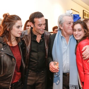 Exclusif - Alain Delon avec ses petites filles Loup et Liv et son fils Anthony Delon - Lancement de la marque de vêtements de cuir "Anthony Delon 1985" chez Montaigne Market à Paris. © Philippe Doignon / Bestimage