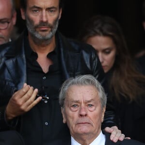 Anthony Delon évoque son père Alain 
Anthony Delon et Alain Delon - Sorties des obsèques de Mireille Darc en l'église Saint-Sulpice à Paris. Le 1er septembre 2017