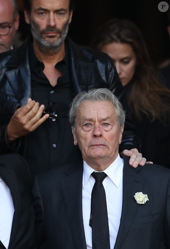 Anthony Delon évoque son père Alain 
Anthony Delon et Alain Delon - Sorties des obsèques de Mireille Darc en l'église Saint-Sulpice à Paris. Le 1er septembre 2017