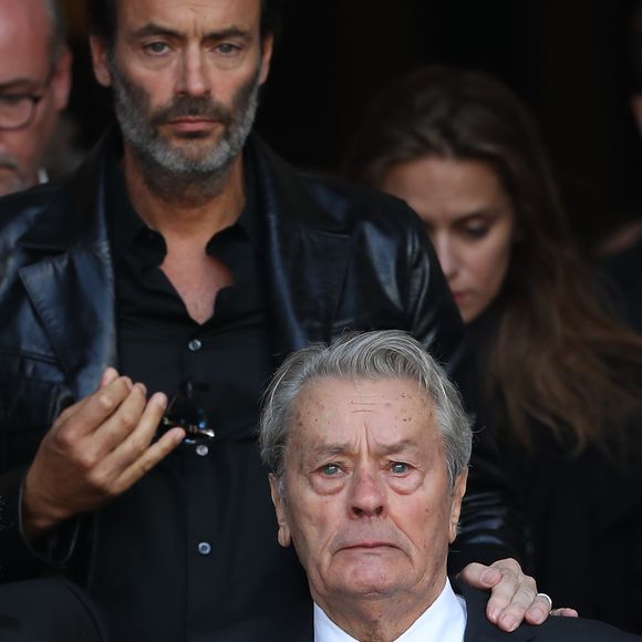 Anthony Delon évoque son père Alain 
Anthony Delon et Alain Delon - Sorties des obsèques de Mireille Darc en l'église Saint-Sulpice à Paris. Le 1er septembre 2017