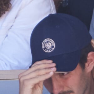 Stéphane Freiss et sa compagne Delphine Horvilleur - Célébrités dans les tribunes des Internationaux de France de tennis de Roland Garros 2024 à Paris le 7 juin 2024. © Jacovides-Moreau/Bestimage