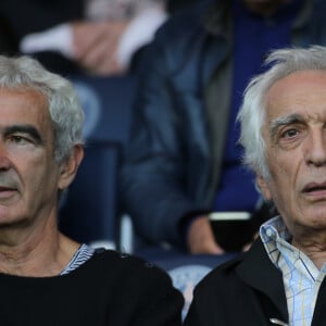 Raymond Domenech et Gérard Darmon - People lors du match de Ligue 1 PSG-Metz - 2ème journée au Parc des Princes à Paris, le 21 août 2016. © Marc Ausset Lacroix/Bestimage