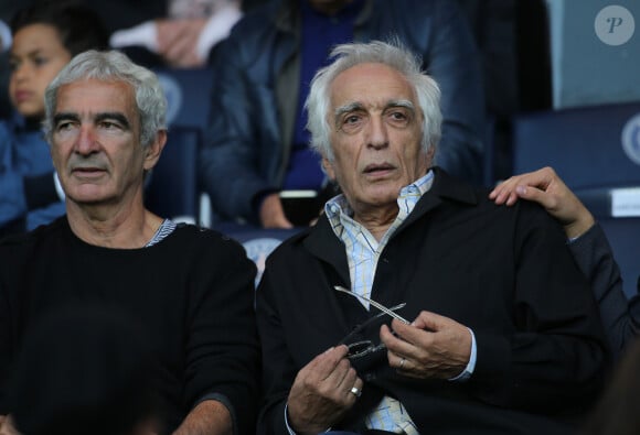 Raymond Domenech et Gérard Darmon - People lors du match de Ligue 1 PSG-Metz - 2ème journée au Parc des Princes à Paris, le 21 août 2016. © Marc Ausset Lacroix/Bestimage