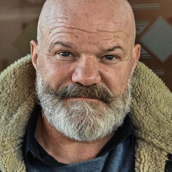 Enfin, en dessert, il mise tout sur la traditionnelle bûche gourmande.
Philippe Etchebest sur le tournage de l'émission "Cauchemar en Cuisine" à Agen, le 20 février 2023. 