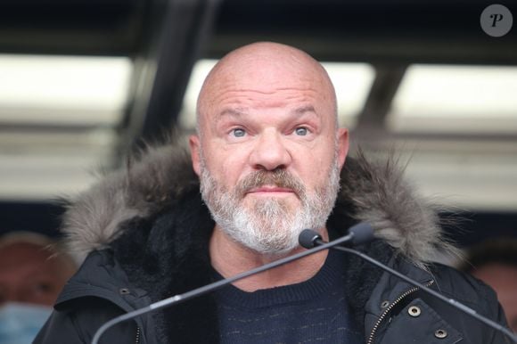 Philippe Etchebest - Rassemblement national des métiers de l'hôtellerie, de la restauration, du tourisme à l'appel de l'UMIH et le GNI à l'esplanade des Invalides à Paris le 14 décembre 2020. © Panoramic / Bestimage 