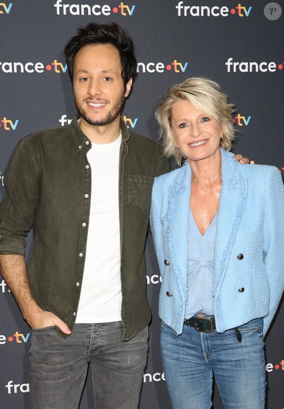 Vianney et Sophie Davant - Conférence de presse du Téléthon 2023 à Paris le 15 novembre 2023. © Coadic Guirec/Bestimage