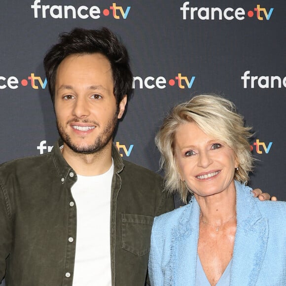 Vianney et Sophie Davant - Conférence de presse du Téléthon 2023 à Paris le 15 novembre 2023. © Coadic Guirec/Bestimage