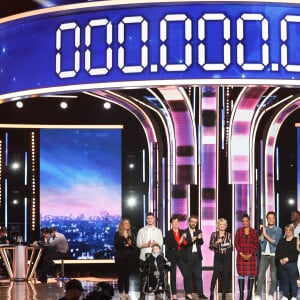 Stéphane Sitbon Gomez, Sophie Davant, Vianney, Kev Adams, Nagui - Les personnalités se mobilisent lors de la 37ème édition du Téléthon sur le plateau de France 2, avec pour parrain Vianney. Le 8 décembre 2023. © Coadic Guirec / Bestimage