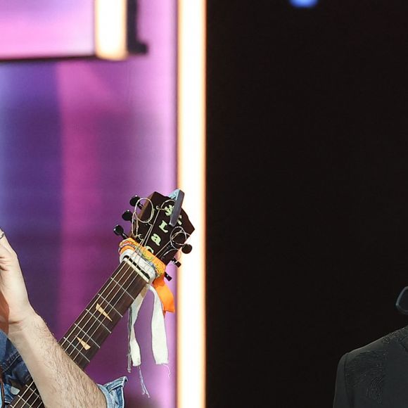 Vianney et Nagui - Les personnalités se mobilisent lors de la 37ème édition du Téléthon sur le plateau de France 2, avec pour parrain Vianney. Le 8 décembre 2023. © Coadic Guirec / Bestimage
