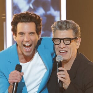 Mika et Marc Lavoine - Les célébrités se mobilisent pour la 38ème édition du Téléthon dans les studios de France 2 à Paris, le 29 novembre 2024. © Coadic Guirec / Bestimage