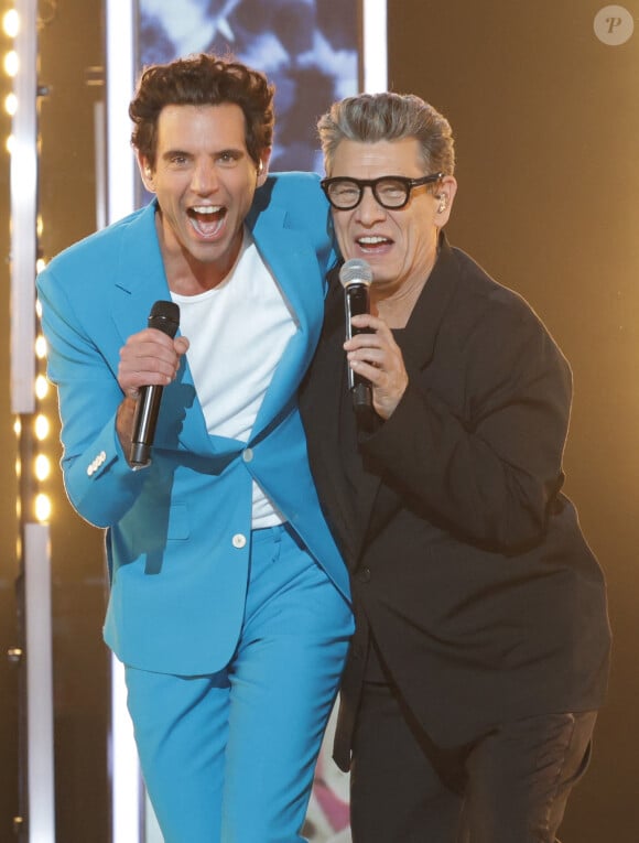 Mika et Marc Lavoine - Les célébrités se mobilisent pour la 38ème édition du Téléthon dans les studios de France 2 à Paris, le 29 novembre 2024. © Coadic Guirec / Bestimage