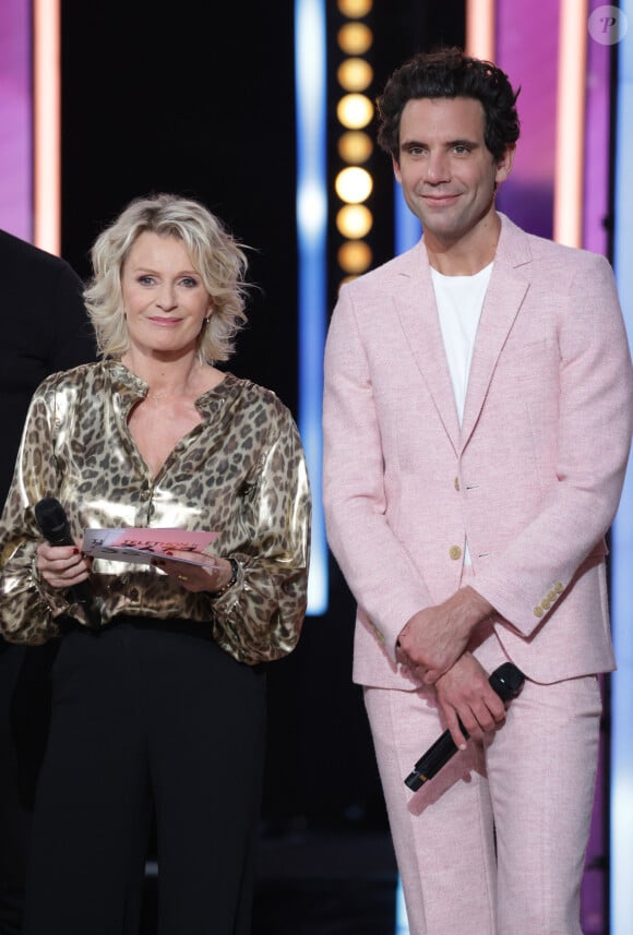 Sophie Davant et Mika - Les célébrités se mobilisent pour la 38ème édition du Téléthon dans les studios de France 2 à Paris, le 29 novembre 2024. © Coadic Guirec / Bestimage