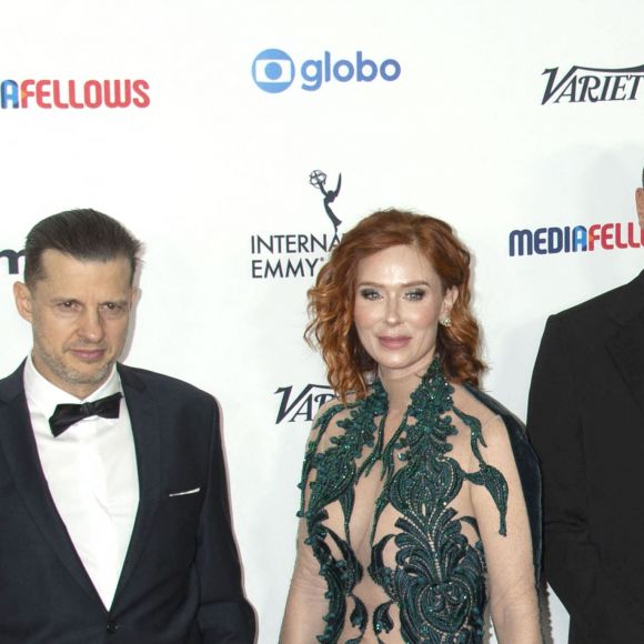 La série HPI, véritable succès de TF1, était en compétition dans la catégorie meilleure comédie lors de cette édition des Emmy Awards...
Mona Achache, Audrey Fleurot, Mehdi Nebbou et Alice Cheegaray Breugnot avec le casting de 'HPI'.