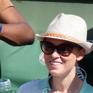 Audrey Fleurot et son compagnon Djibril Glissant assistent à la finale dame lors des Internationaux de France de tennis de Roland Garros à Paris le 7 juin 2014.