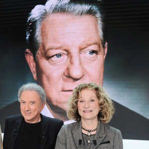 Exclusif - Emmanuel Chaunu, Mathias Moncorgé-Gabin, Michel Drucker et Florence Moncorgé-Gabin - Enregistrement de l'émission "Vivement Dimanche, hommage à Jean Gabin" au Studio Gabriel à Paris, présentée par M.Drucker et diffusée le 20 novembre sur France 3. Le 11 novembre 2022 © Guillaume Gaffiot / Bestimage 