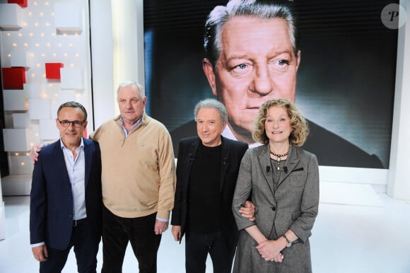 Exclusif - Emmanuel Chaunu, Mathias Moncorgé-Gabin, Michel Drucker et Florence Moncorgé-Gabin - Enregistrement de l'émission "Vivement Dimanche, hommage à Jean Gabin" au Studio Gabriel à Paris, présentée par M.Drucker et diffusée le 20 novembre sur France 3. Le 11 novembre 2022 © Guillaume Gaffiot / Bestimage 