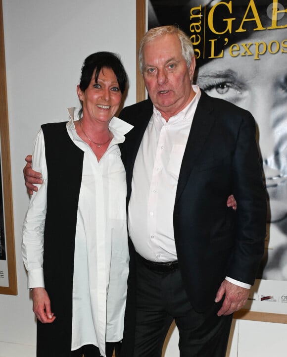 Mathias Moncorgé (fils de Jean Gabin) avec sa femme - Vernissage de l'exposition Jean Gabin à l'Espace Landowski / Musée des Années 30 à Boulogne-Billancourt le 8 mars 2022. © Coadic Guirev/Bestimage