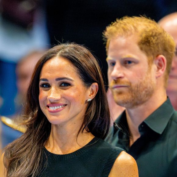 "Il comprend que la période des fêtes peut être difficile pour nos membres et veut qu'ils sachent qu'il pense à eux", ont-il conclu. 
Le prince Harry, duc de Sussex et Meghan Markle, duchesse de Sussex.