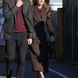 Le prince William, prince de Galles, et Catherine (Kate) Middleton, princesse de Galles, visitent le centre communautaire de Southport, pour rencontrer les familles des victimes de l'attaque au couteau, le 10 octobre 2024. © Julien Burton / Bestimage