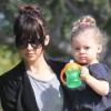 Nicole Richie amène sa fille Harlow chez son amie Jessica Alba afin qu'elle puisse jouer avec sa fille la petite Honor à Los Angeles le 29 mars 2010