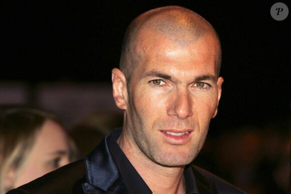 Zinedine Zidane rechaussera les crampons le 8 août 2010, au stade de la Beaujoire, à Nantes, en faveur des sinistrés de l'ouragan Xynthia.