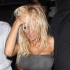 Pamela Anderson sort d'un night club de West Hollywood, très alcoolisée, au beau milieu de la nuit, mercredi 7 avril.