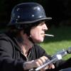 Tommy Lee au volant d'une moto, à Calabasas (Californie), le 9 avril 2010 !