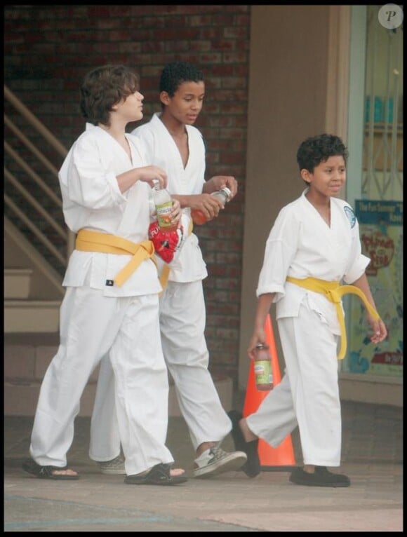 Les enfants de Michael Jackson à leur traditionnelle leçon de karaté à Los Angeles le 14 avril 2010 : sur la photo, Prince Michael et ses cousins, fils de Jermaine Jackson