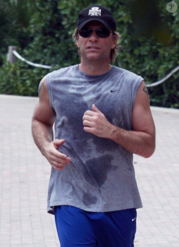 Jon Bon Jovi fait son jogging avant le concert du soir, à Miami, le 21 avril 2010 !